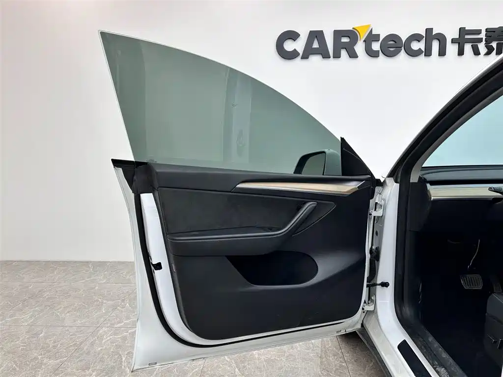 Tesla Model Y 2022 Rear-Wheel Drive 2023 - thumbnail 15