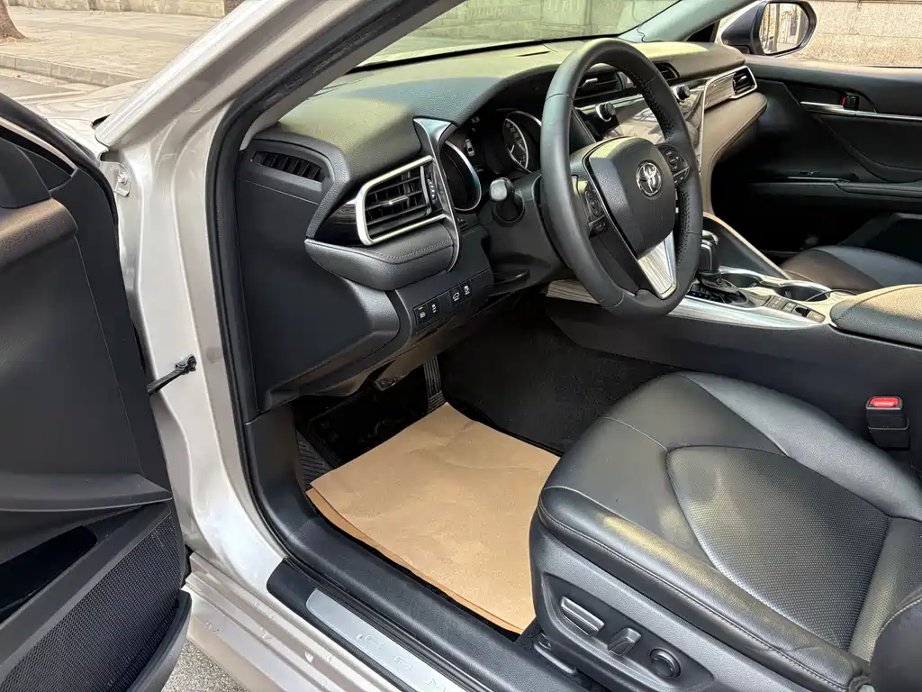 Toyota Toyota Camry 2019 Hybrid 2.5HG Luxury Edition China V 2019 - thumbnail 5