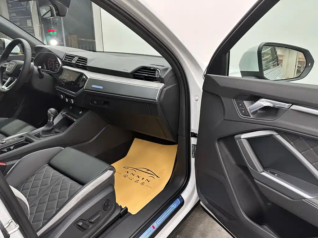 Audi Audi Q3 2026 quattro 45th Anniversary Edition 35TFSI S Line 2026 - thumbnail 14