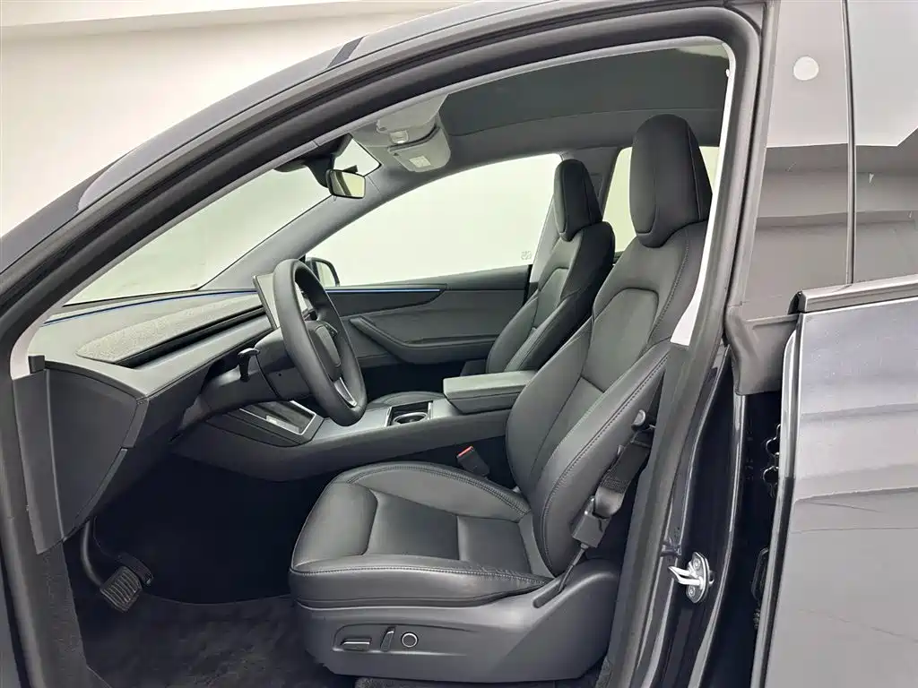 Tesla Model Y 2025 Rear-Wheel Drive Version 2025 - thumbnail 18