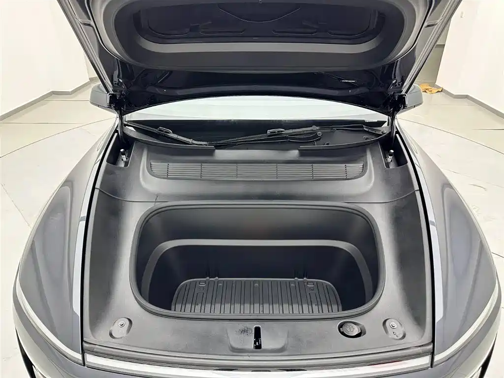 Tesla Model Y 2025 Rear-Wheel Drive Version 2025 - thumbnail 26
