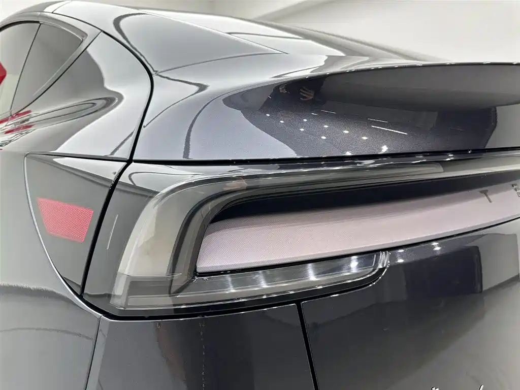 Tesla Model Y 2025 Rear-Wheel Drive Version 2025 - thumbnail 28