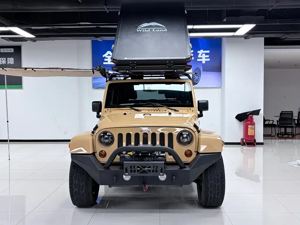 Jeep Jeep Wrangler 2013 3.6L Sahara Two-Door Version 2014 - thumbnail 2