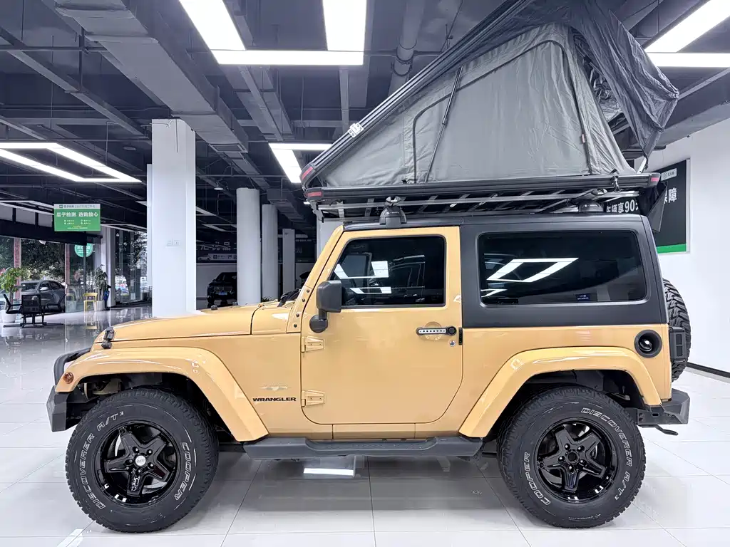 Jeep Jeep Wrangler 2013 3.6L Sahara Two-Door Version 2014 - thumbnail 4