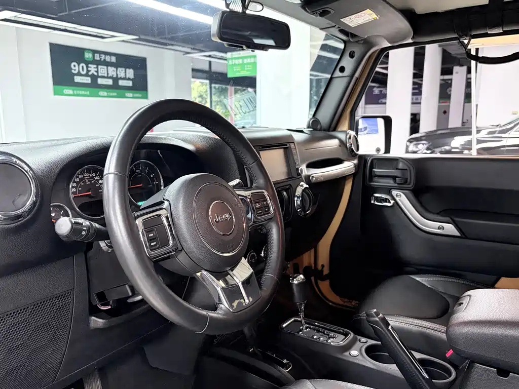 Jeep Jeep Wrangler 2013 3.6L Sahara Two-Door Version 2014 - thumbnail 10