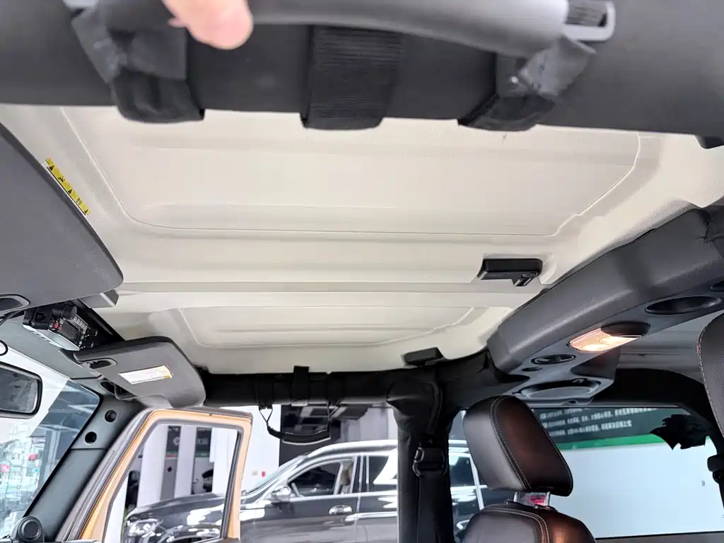 Jeep Jeep Wrangler 2013 3.6L Sahara Two-Door Version 2014 - thumbnail 13