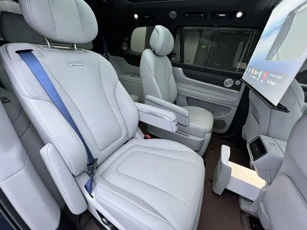 AITO M9 Aito M9 2025 Extended Range Ultra 52kWh 6-seat Version (192-line LiDAR) 2026 - thumbnail 19