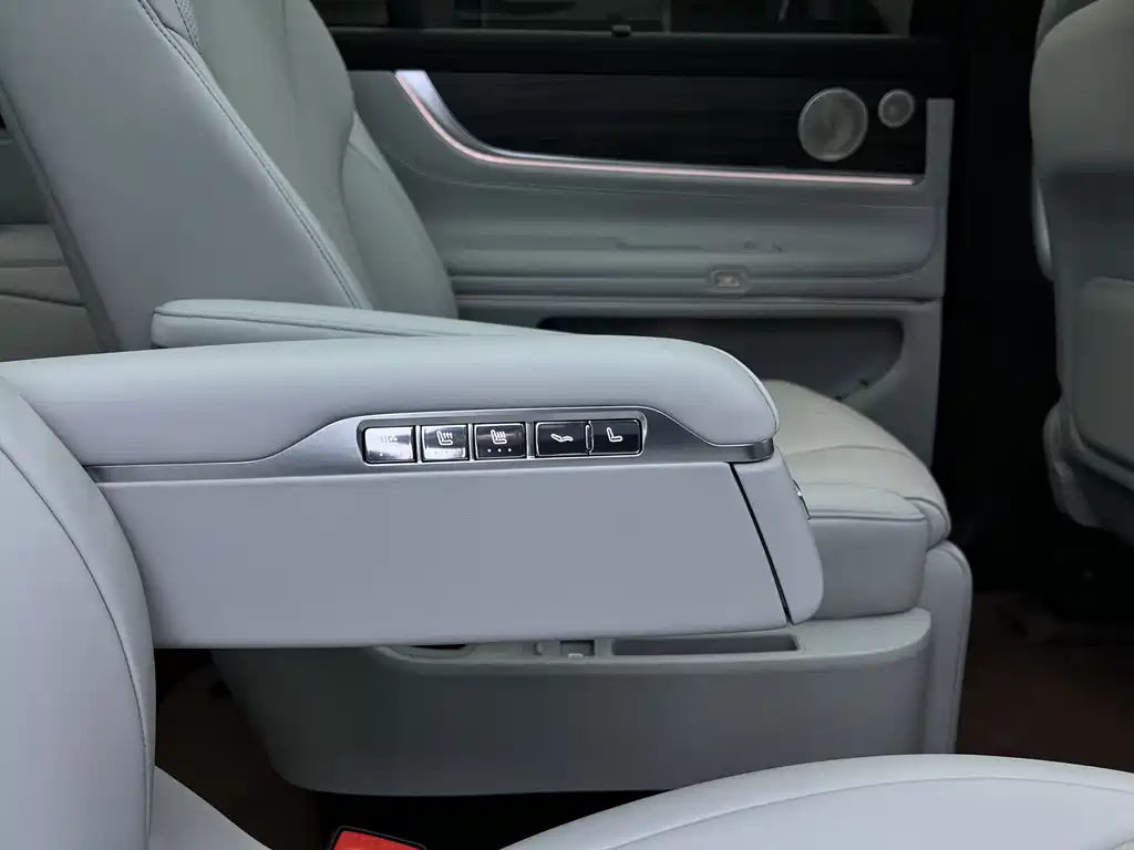 AITO M9 Aito M9 2025 Extended Range Ultra 52kWh 6-seat Version (192-line LiDAR) 2026 - thumbnail 21