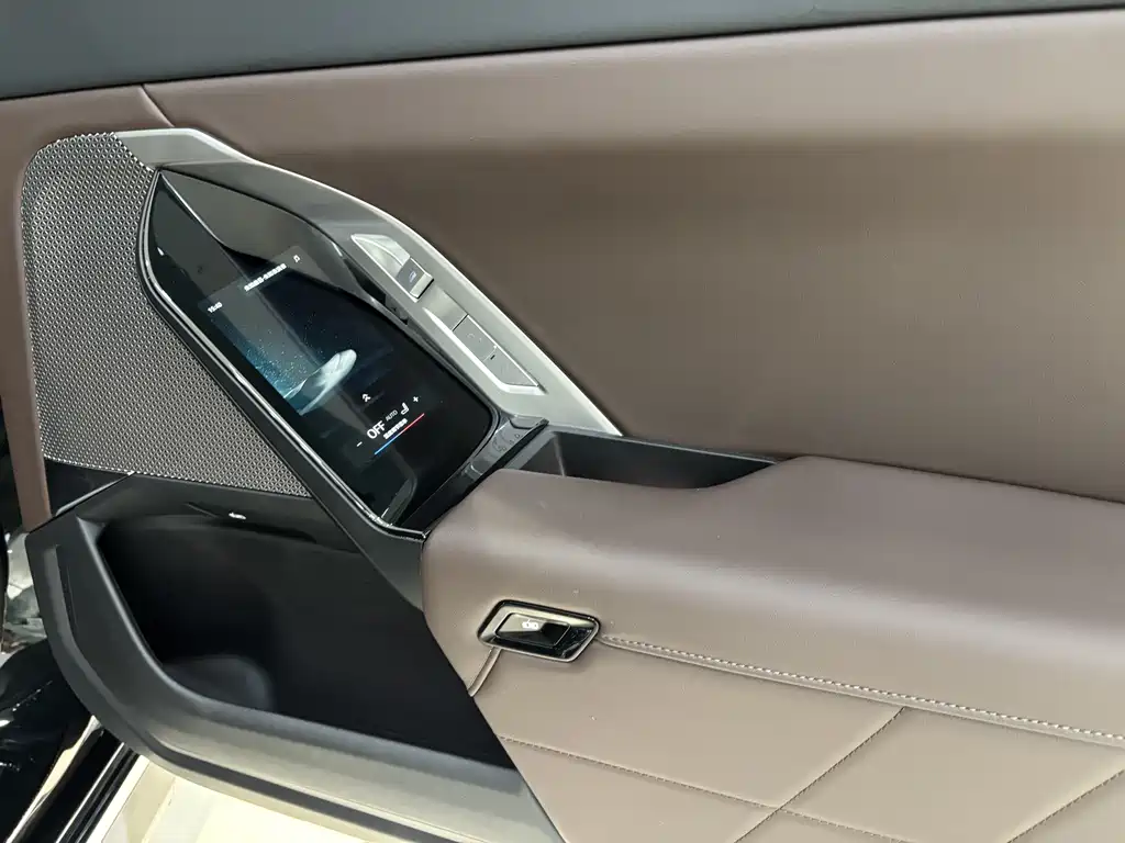 BMW BMW 7 Series 2023 735Li M Sport Package 2025 - thumbnail 12