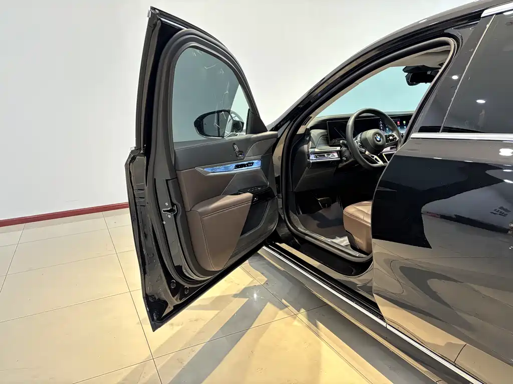 BMW BMW 7 Series 2023 735Li M Sport Package 2025 - thumbnail 14
