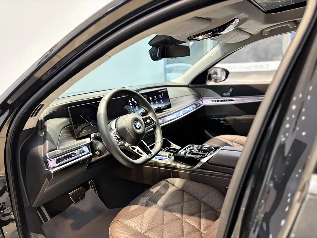 BMW BMW 7 Series 2023 735Li M Sport Package 2025 - thumbnail 15