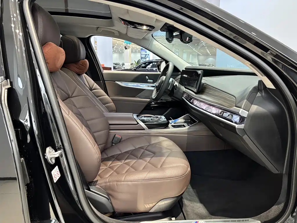 BMW BMW 7 Series 2023 735Li M Sport Package 2025 - thumbnail 16