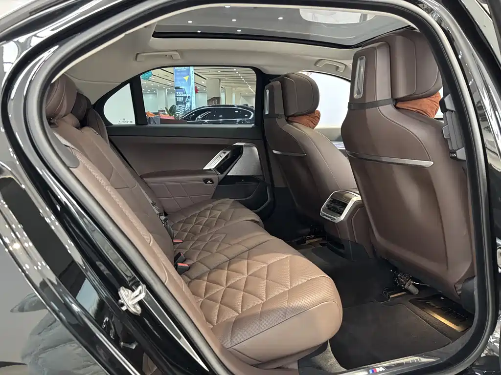 BMW BMW 7 Series 2023 735Li M Sport Package 2025 - thumbnail 19