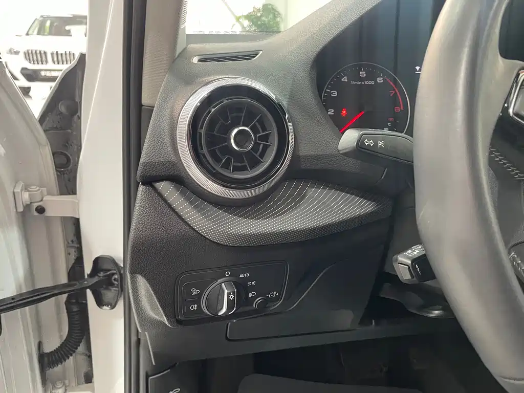 Audi Audi Q2L 2022 35 TFSI Sport Edition 2022 - thumbnail 9