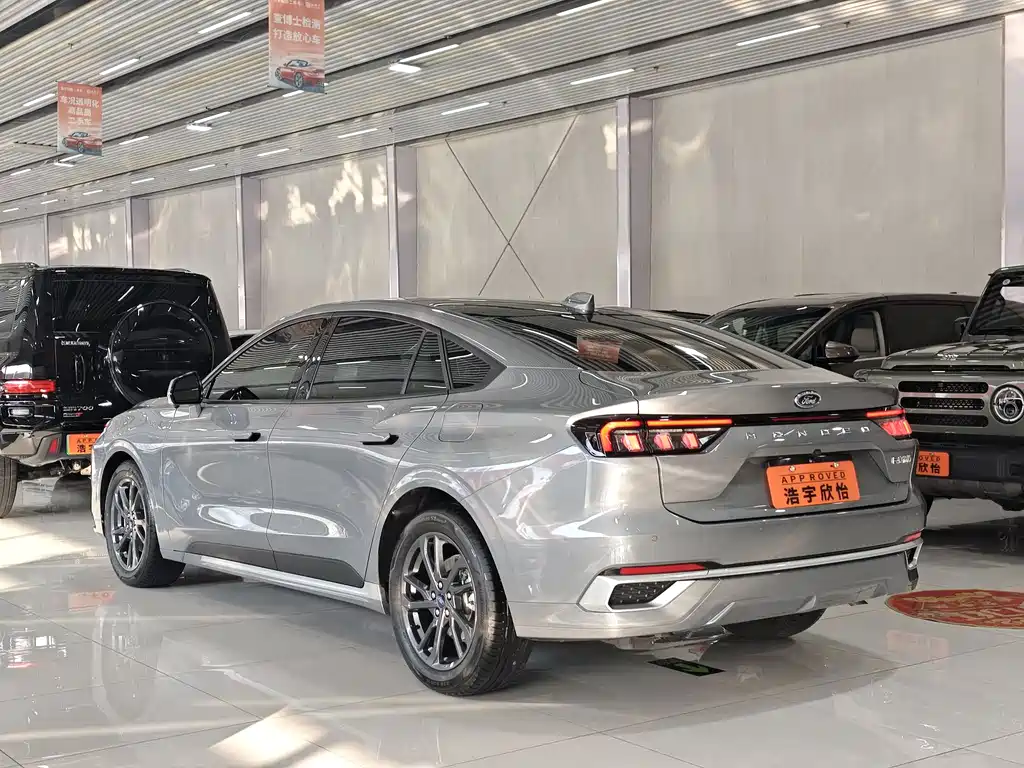 Ford Mondeo 2025 2.0T EcoBoost Luxury Edition 2025 - thumbnail 4