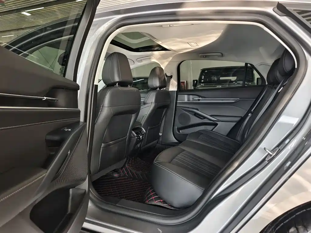 Ford Mondeo 2025 2.0T EcoBoost Luxury Edition 2025 - thumbnail 9