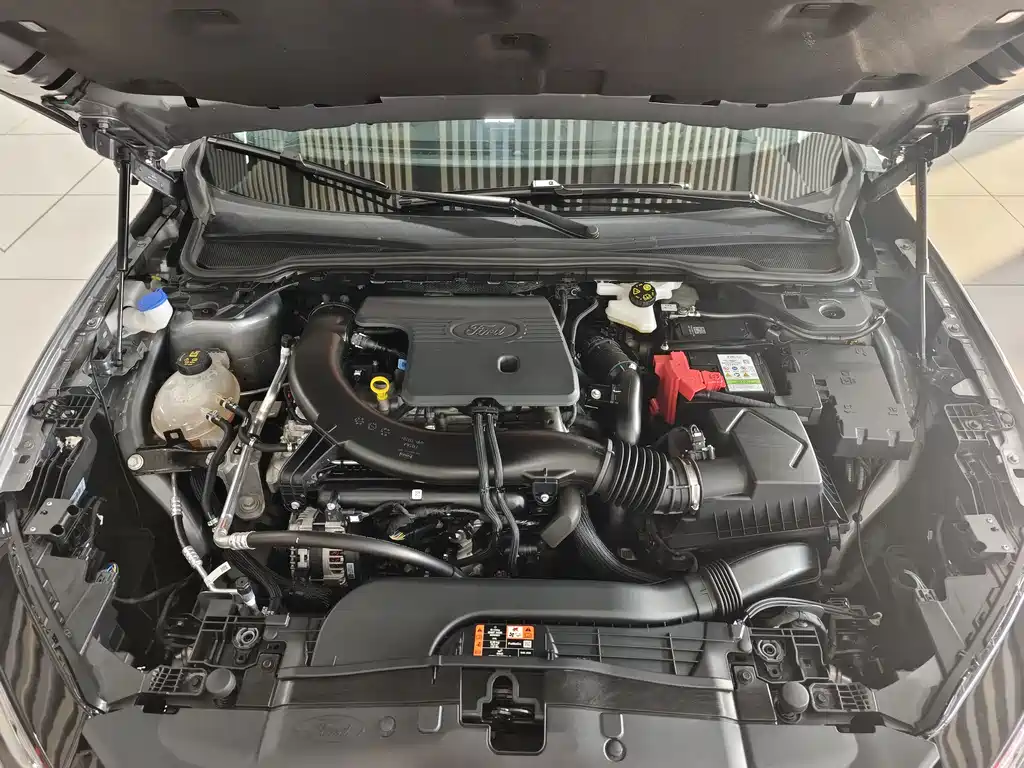 Ford Mondeo 2025 2.0T EcoBoost Luxury Edition 2025 - thumbnail 14