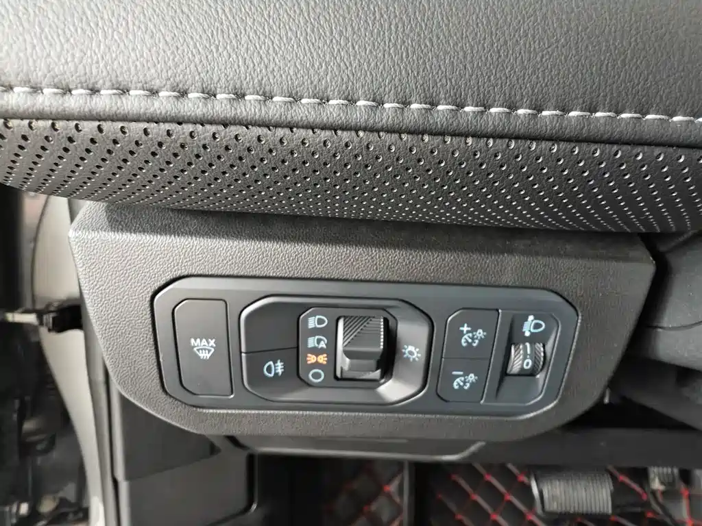Ford Mondeo 2025 2.0T EcoBoost Luxury Edition 2025 - thumbnail 17