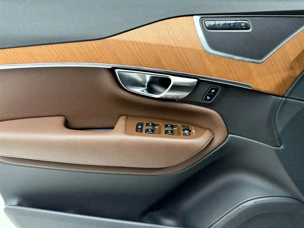 Volvo Volvo XC90 2022 B5 Momentum Luxury 5-seat 2021 - thumbnail 21