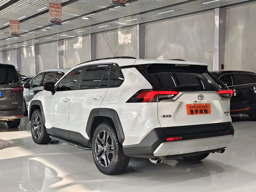 Toyota RAV4 2023 2.0L CVT AWD Adventure Flagship Edition 2023 - thumbnail 4