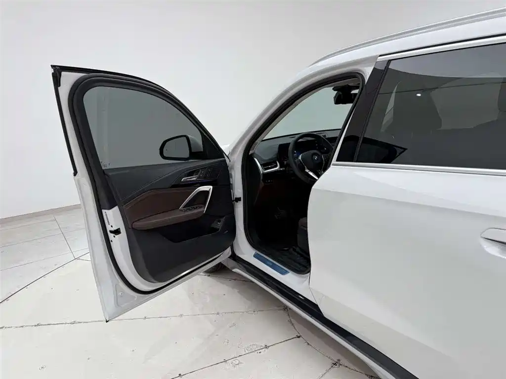 BMW BMW iX1 2025 eDrive25L X Design Package 2025 - thumbnail 13