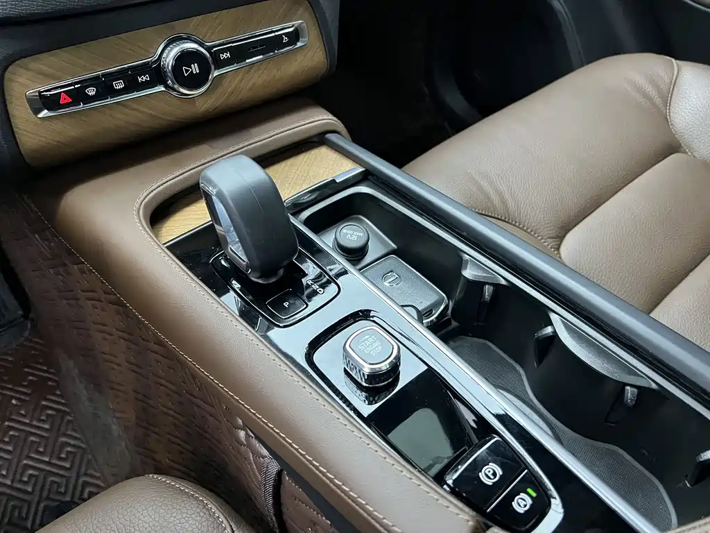 Volvo Volvo XC90 2023 B6 Momentum Luxury 7-seater 2023 - thumbnail 9