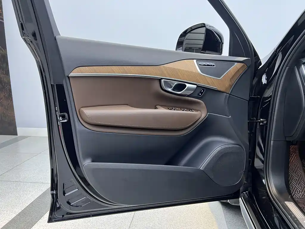 Volvo Volvo XC90 2023 B6 Momentum Luxury 7-seater 2023 - thumbnail 12
