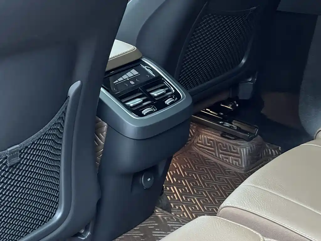 Volvo Volvo XC90 2023 B6 Momentum Luxury 7-seater 2023 - thumbnail 16