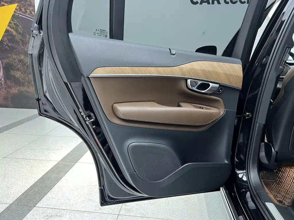 Volvo Volvo XC90 2023 B6 Momentum Luxury 7-seater 2023 - thumbnail 18