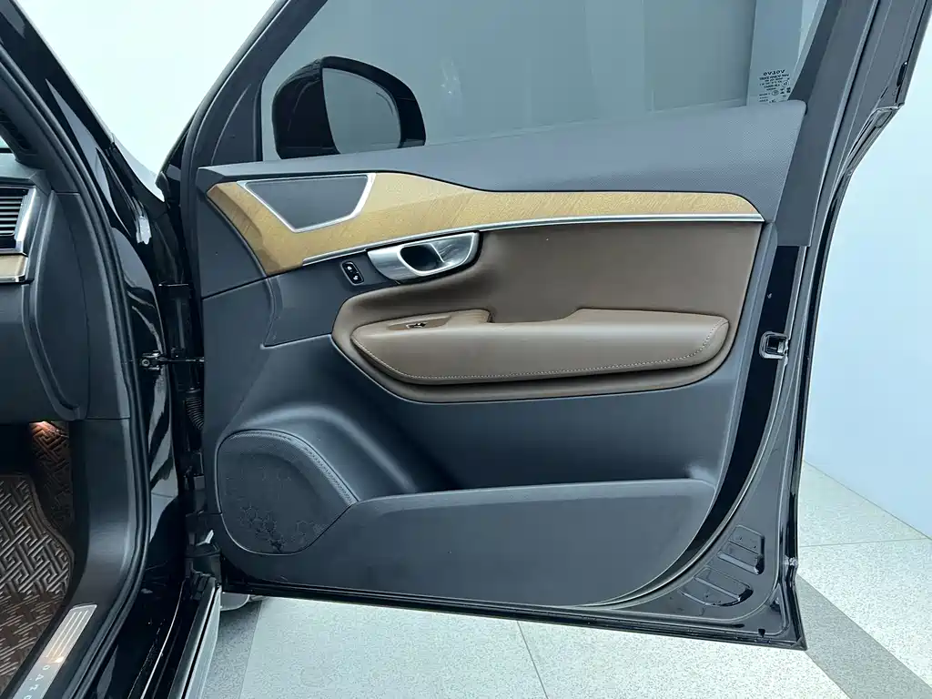 Volvo Volvo XC90 2023 B6 Momentum Luxury 7-seater 2023 - thumbnail 24
