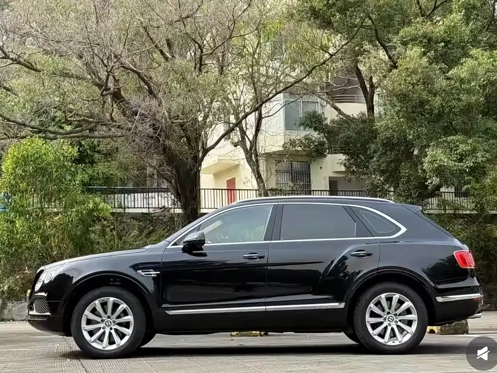 Bentley Bentayga 2017 4.0T Diesel Euro-spec 2019 - thumbnail 2