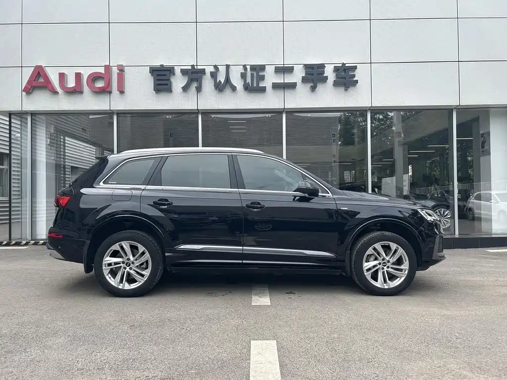 Audi Audi Q7 2023 45 TFSI quattro S line Sport 2023 - thumbnail 4