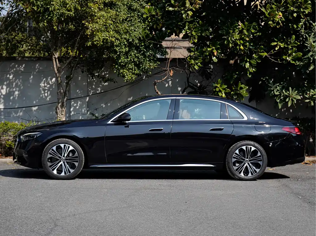 Mercedes-Benz Mercedes-Benz E-Class 2024 E 350 e L Plug-in Hybrid Sedan 2024 - thumbnail 3