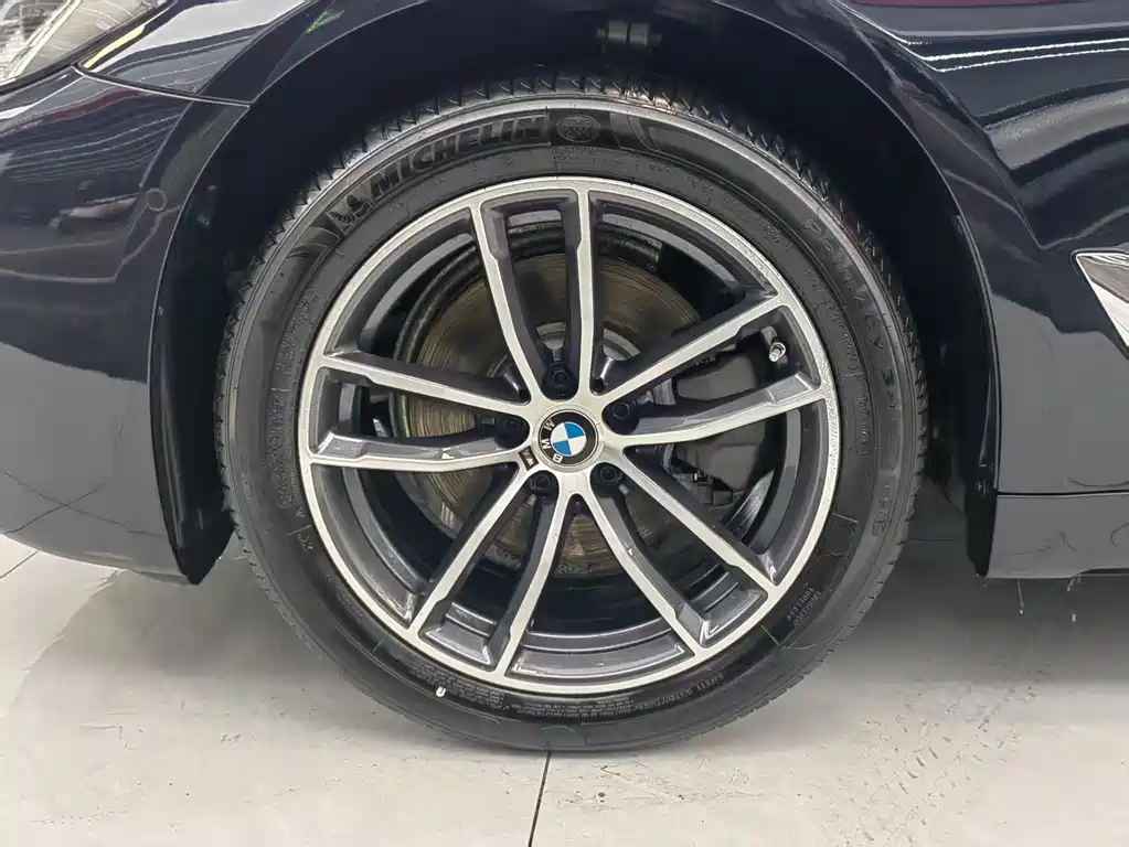 BMW BMW 5 Series 2022 Model Year Facelift 525Li M Sport Package 2023 - thumbnail 6