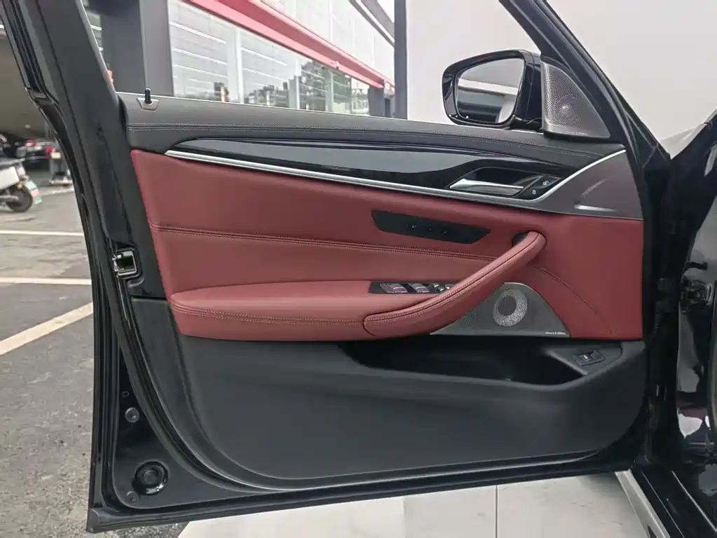 BMW BMW 5 Series 2022 Model Year Facelift 525Li M Sport Package 2023 - thumbnail 9