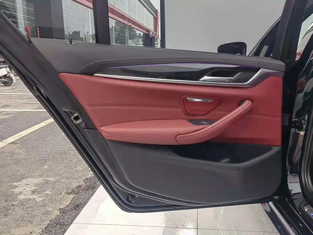 BMW BMW 5 Series 2022 Model Year Facelift 525Li M Sport Package 2023 - thumbnail 11