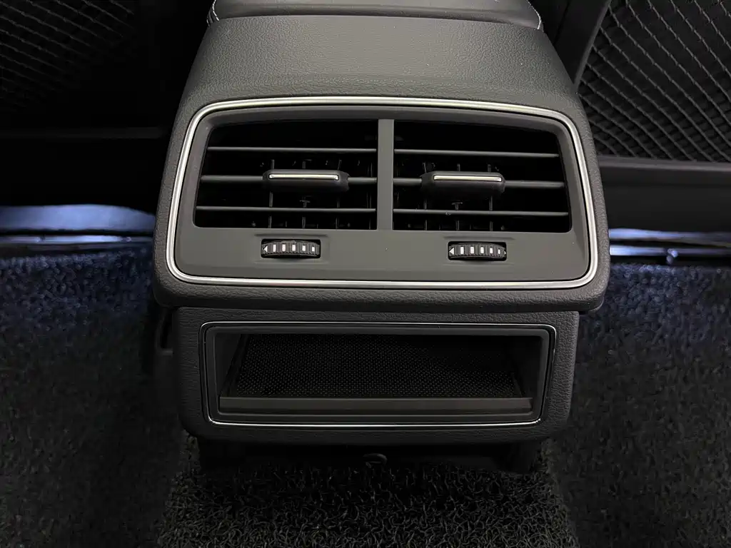 Audi Audi A6L 2019 40 TFSI Luxury Dynamic Model 2019 - thumbnail 25