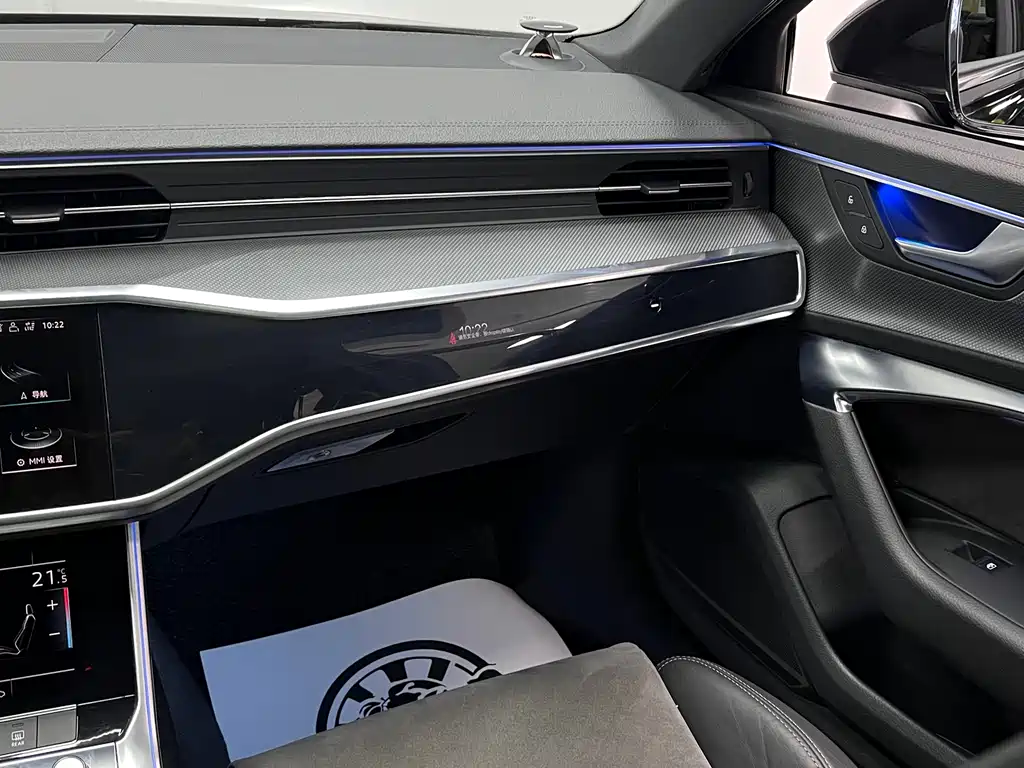 Audi Audi A6L 2019 40 TFSI Luxury Dynamic Model 2019 - thumbnail 30