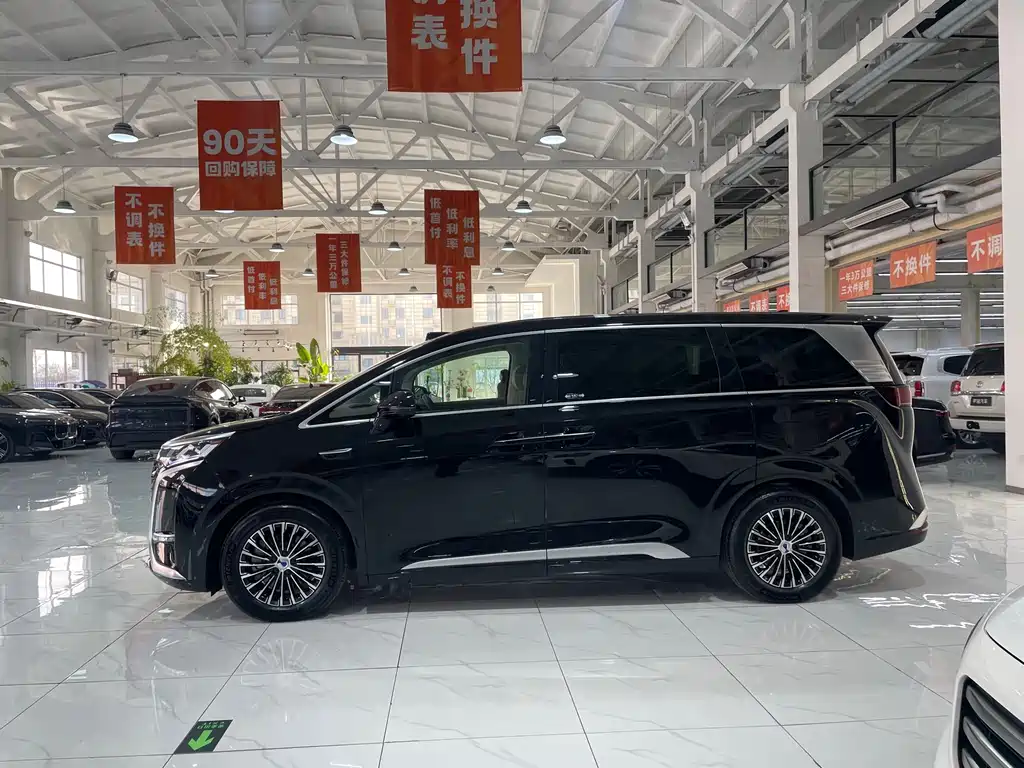 Denza DENZA D9 2025 DM-i Intelligent Driving Edition 1020 AWD Premium 2026 - thumbnail 2