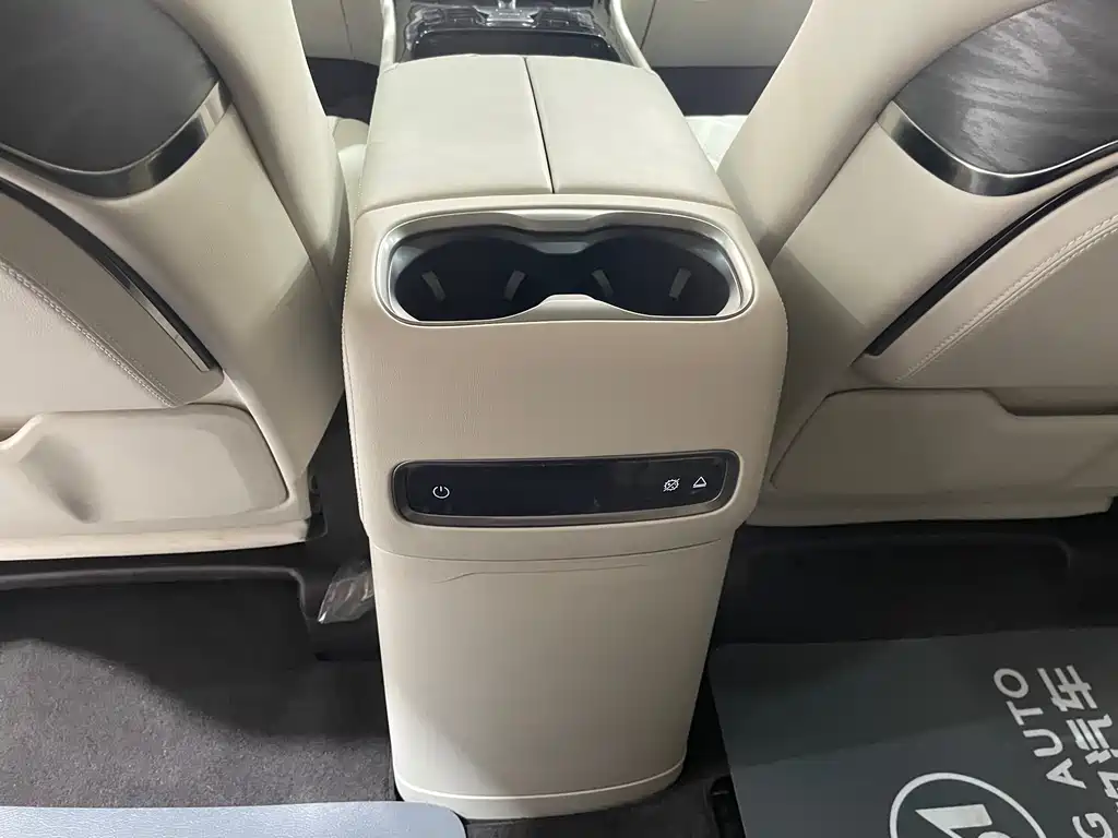Denza DENZA D9 2025 DM-i Intelligent Driving Edition 1020 AWD Premium 2026 - thumbnail 18