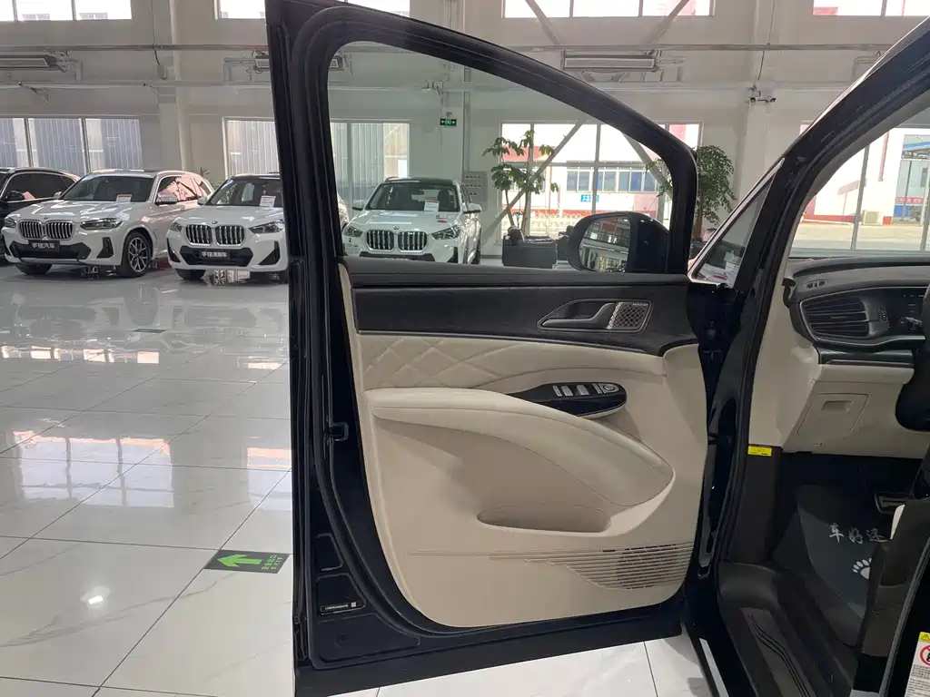 Denza DENZA D9 2025 DM-i Intelligent Driving Edition 1020 AWD Premium 2026 - thumbnail 24