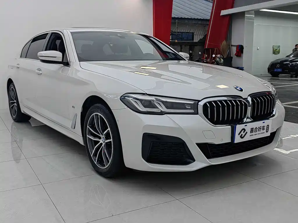 BMW BMW 5 Series 2022 Model Year Facelift 525Li M Sport Package 2023 - thumbnail 3