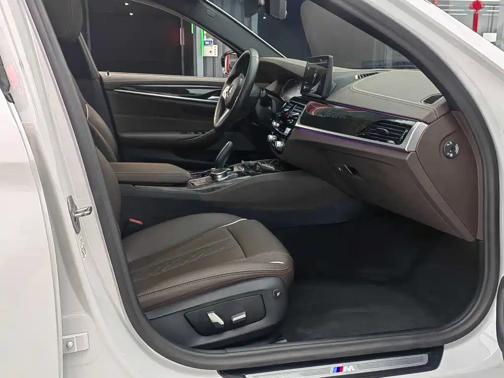 BMW BMW 5 Series 2022 Model Year Facelift 525Li M Sport Package 2023 - thumbnail 14
