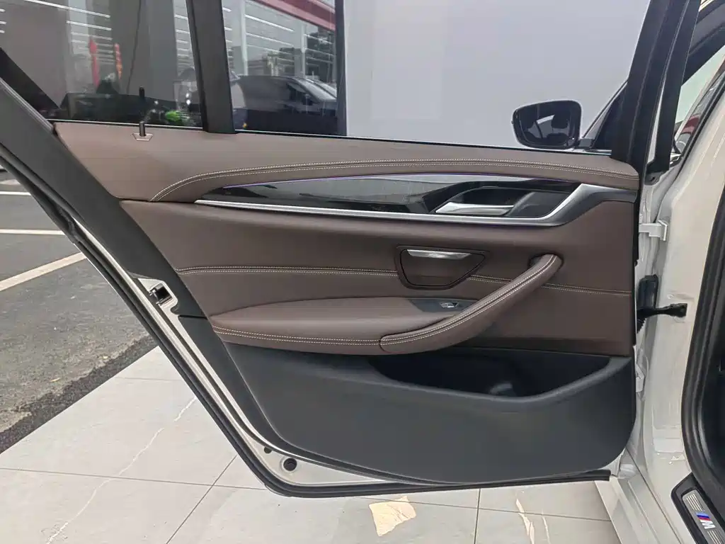 BMW BMW 5 Series 2022 Model Year Facelift 525Li M Sport Package 2023 - thumbnail 17