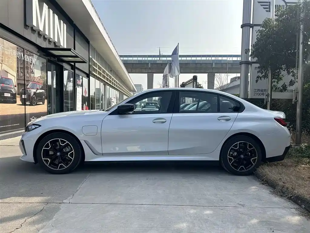 BMW BMW i3 2024 eDrive 40 L Night Shadow Package 2025 - thumbnail 3