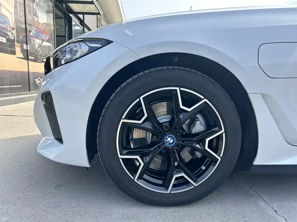 BMW BMW i3 2024 eDrive 40 L Night Shadow Package 2025 - thumbnail 10