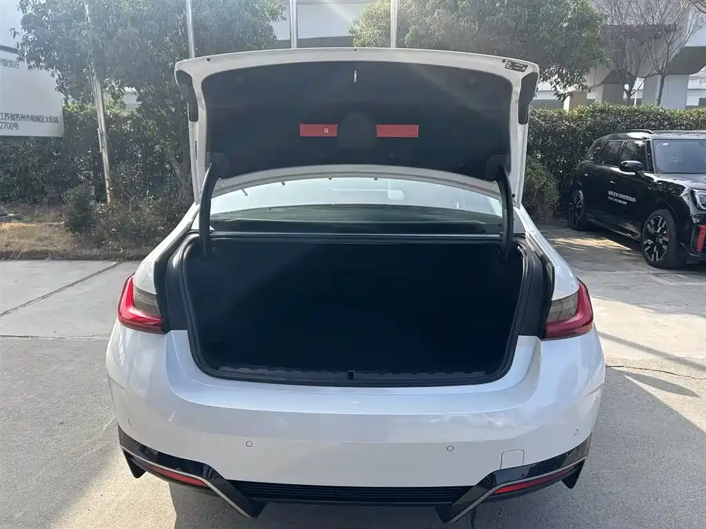 BMW BMW i3 2024 eDrive 40 L Night Shadow Package 2025 - thumbnail 12