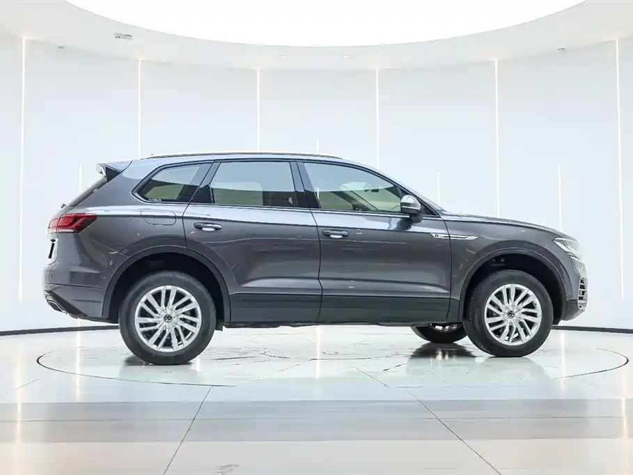 Volkswagen Volkswagen Touareg 2021 2.0TSI R-Line Special Edition 2021 - thumbnail 4