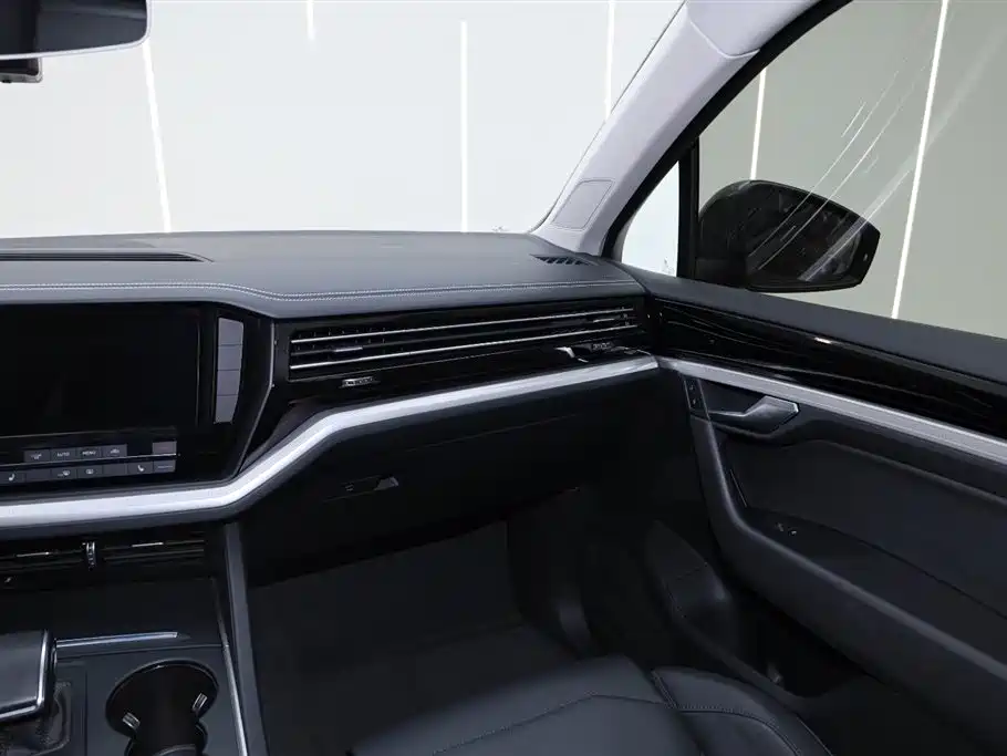 Volkswagen Volkswagen Touareg 2021 2.0TSI R-Line Special Edition 2021 - thumbnail 26
