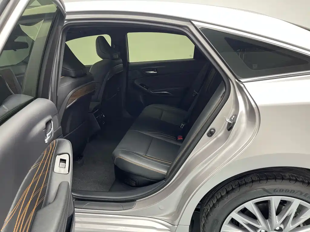 Toyota Toyota Avalon 2024 Hybrid 2.0L Luxury Edition 2026 - thumbnail 4